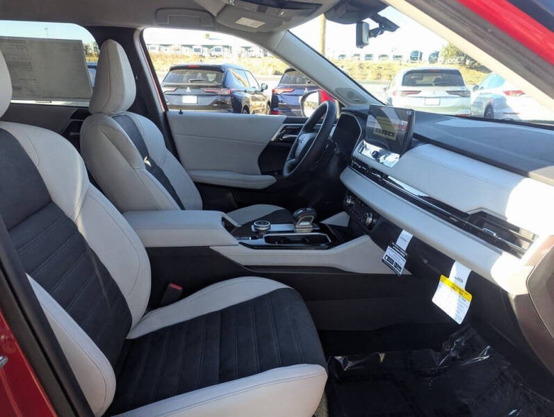 2026 Mitsubishi Outlander SE