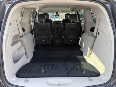 2017 Chrysler Pacifica Touring-L Plus
