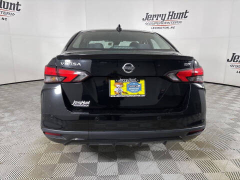 2021 Nissan Versa SR