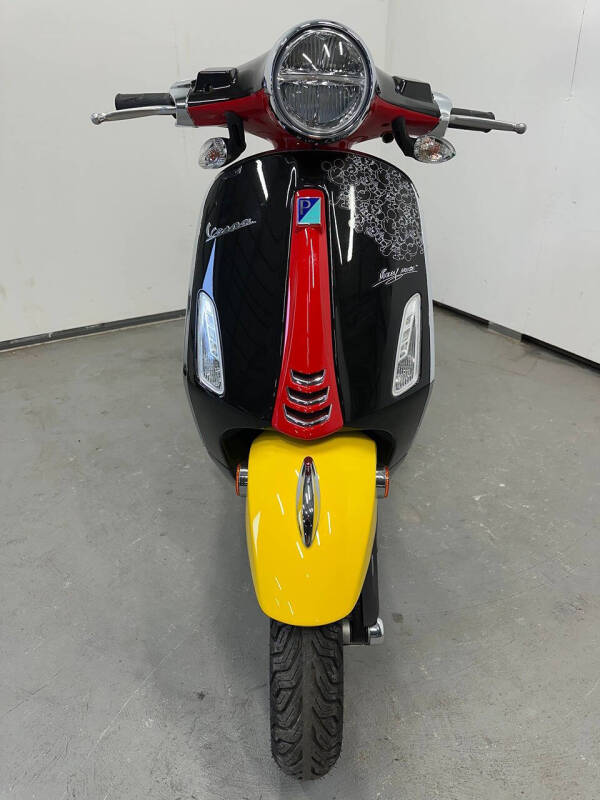 2023 Vespa Primavera 50 Mickey Mouse Edit