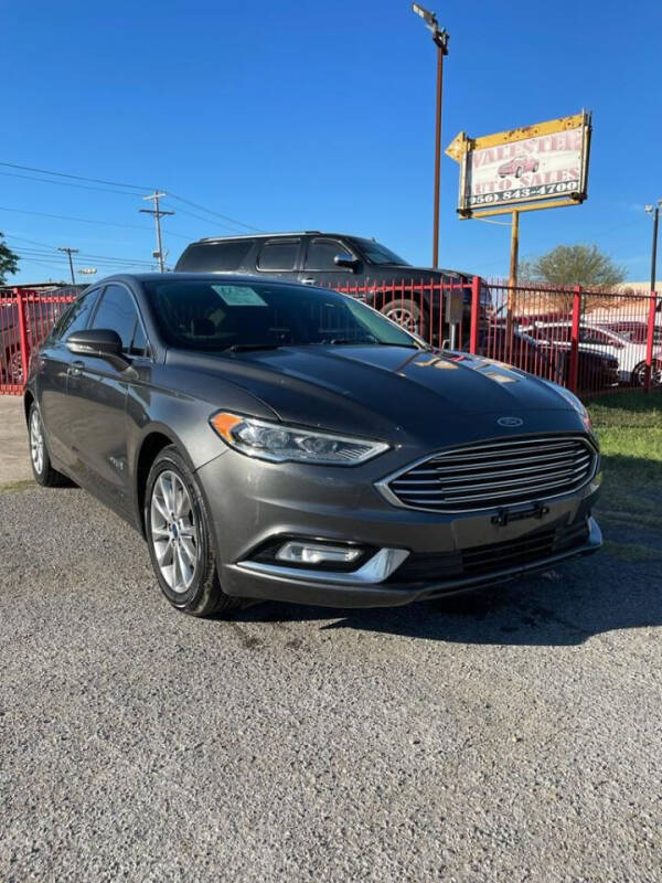 2017 Ford Fusion Hybrid SE's photo