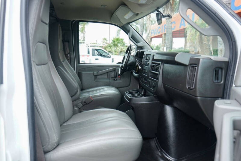 2023 Chevrolet Express 2500
