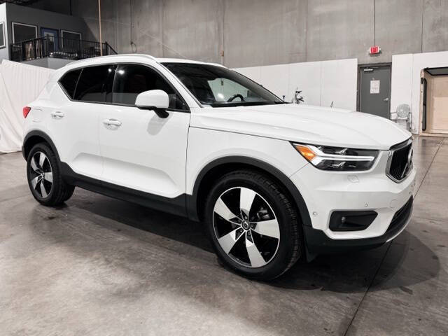 2019 Volvo XC40 T5 Momentum