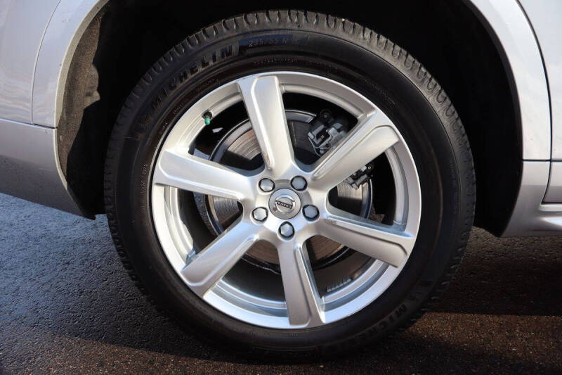 2020 Volvo XC90 T6 Momentum 7-Passenger