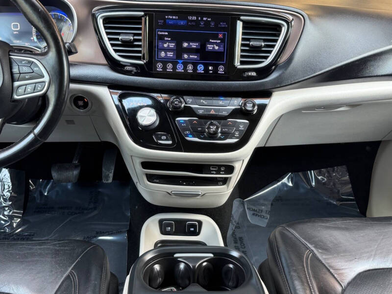 2017 Chrysler Pacifica Touring-L Plus