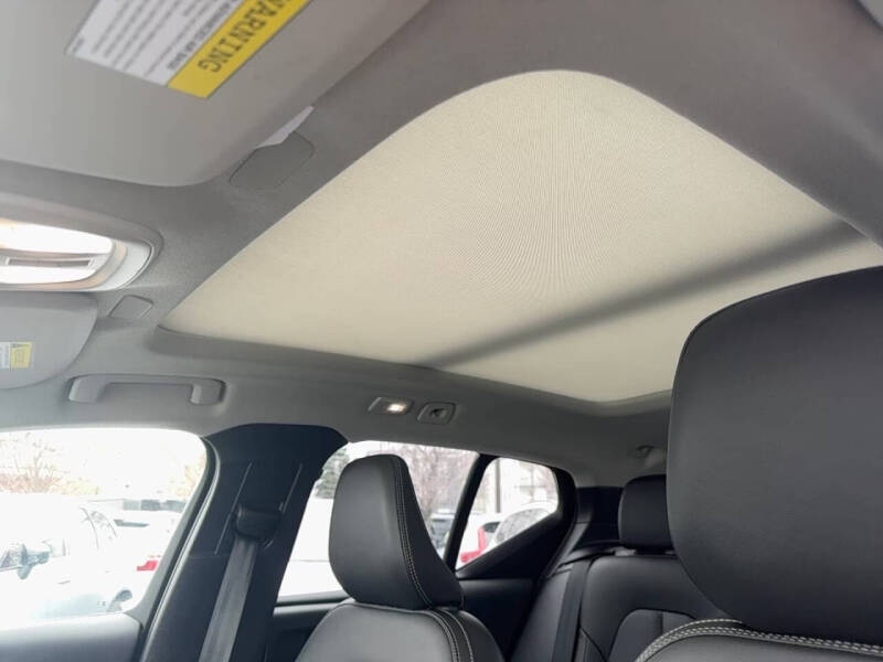 2024 Volvo XC40 B5 Plus Dark Theme