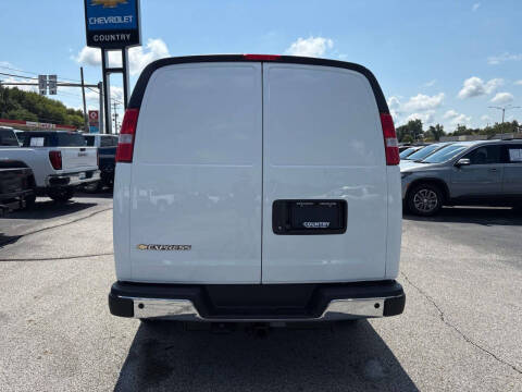 2025 Chevrolet Express 3500