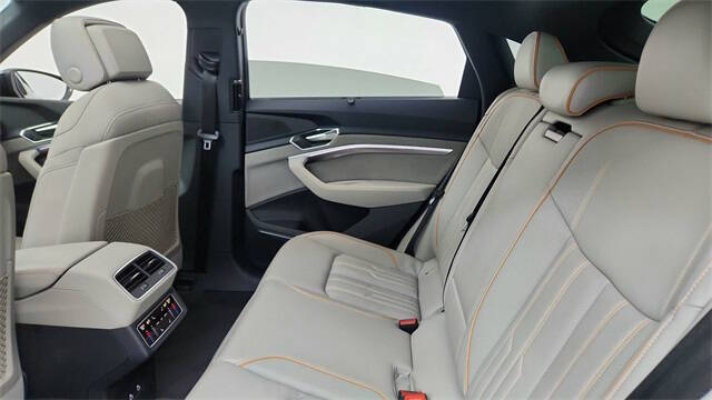 2024 Audi Q8 Sportback e-tron quattro Prestige S line