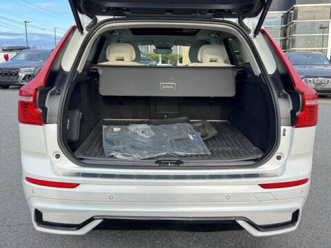 2023 Volvo XC60 B5 Plus Dark Theme