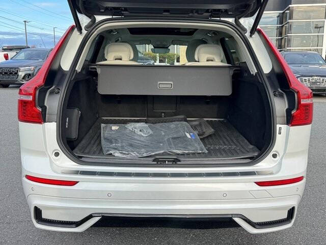 2023 Volvo XC60 B5 Plus Dark Theme