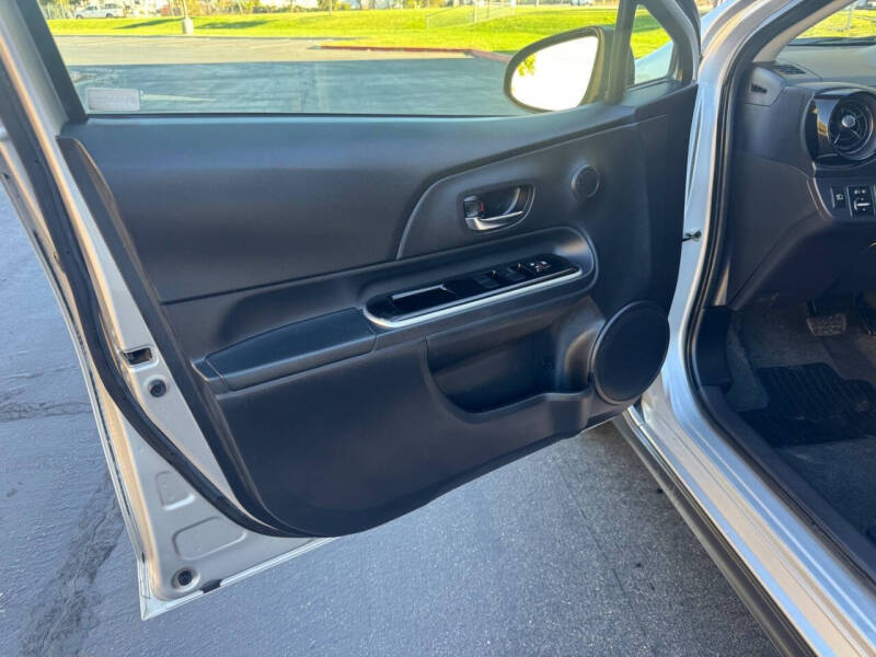 2019 Toyota Prius c L