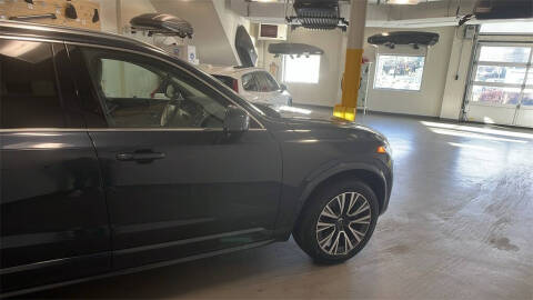 2022 Volvo XC90 T6 Momentum 7-Passenger