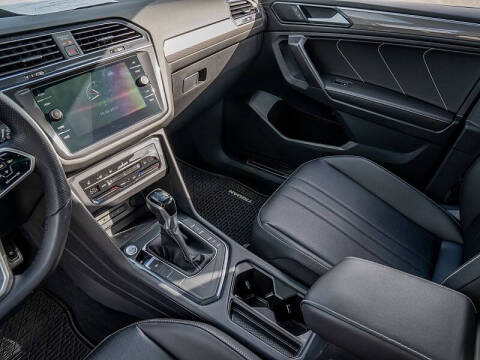 2022 Volkswagen Tiguan SE R-Line Black