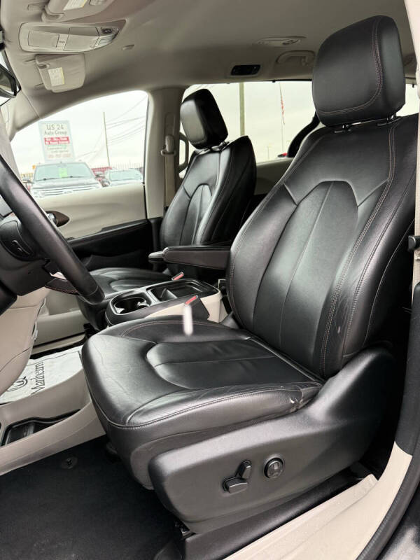 2017 Chrysler Pacifica Touring-L