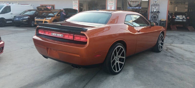 2011 Dodge Challenger SE