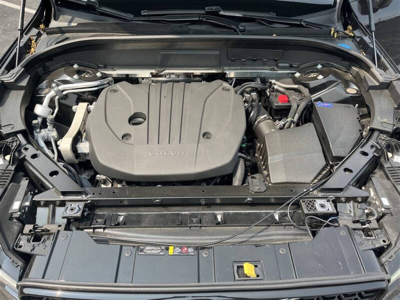 2023 Volvo XC60 B5 Plus Dark Theme