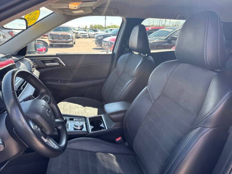 2024 Mitsubishi Outlander SE