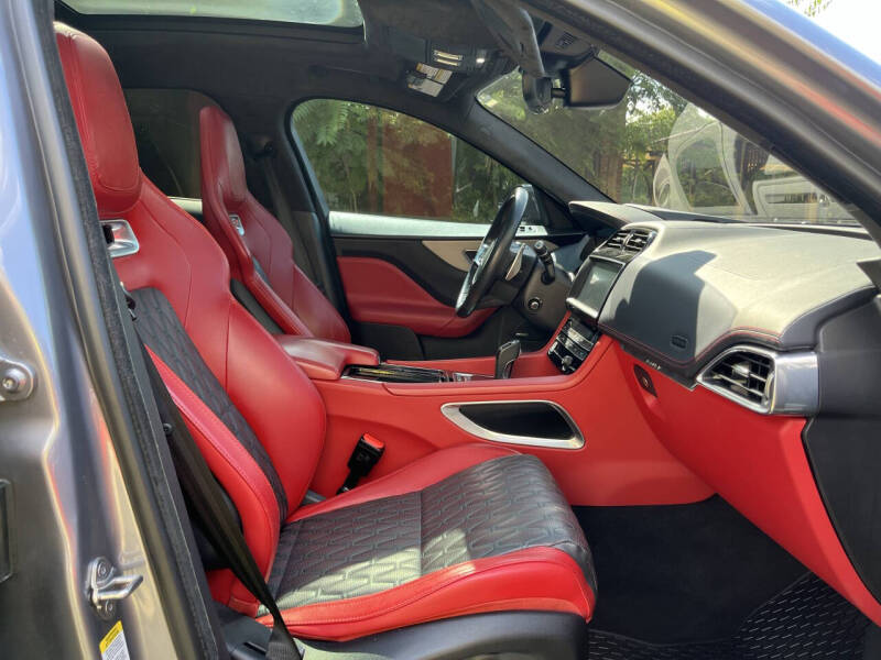 2020 Jaguar F-PACE SVR