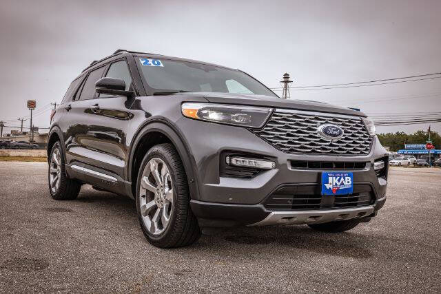 2020 Ford Explorer Platinum's photo