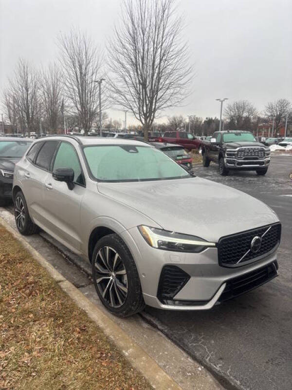 2025 Volvo XC60 B5 Plus Dark Theme