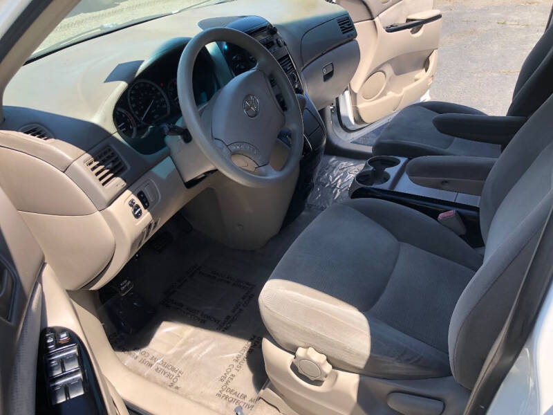 2004 Toyota Sienna LE 7 Passenger
