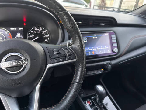 2022 Nissan Kicks SR