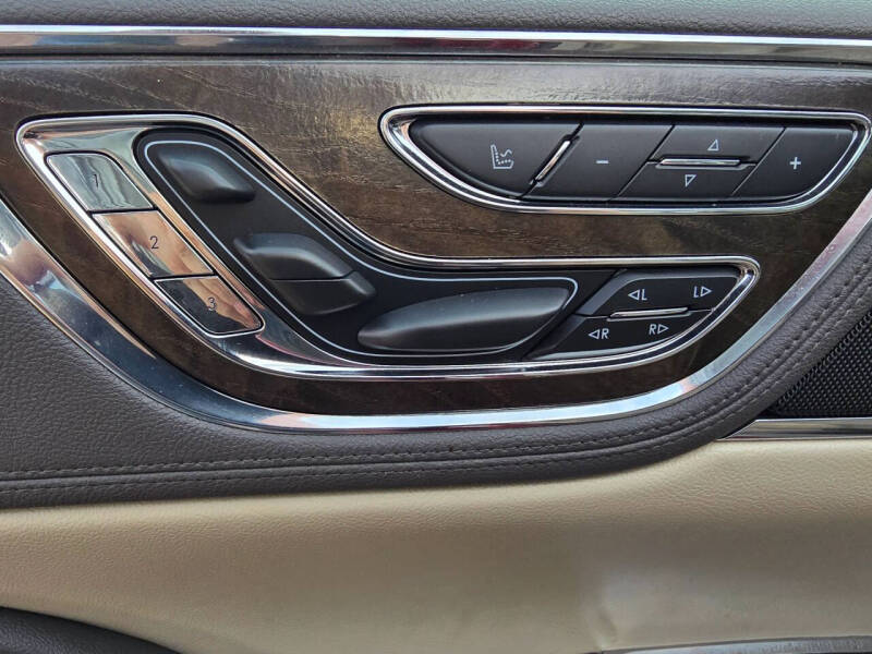 2019 Lincoln Continental Select