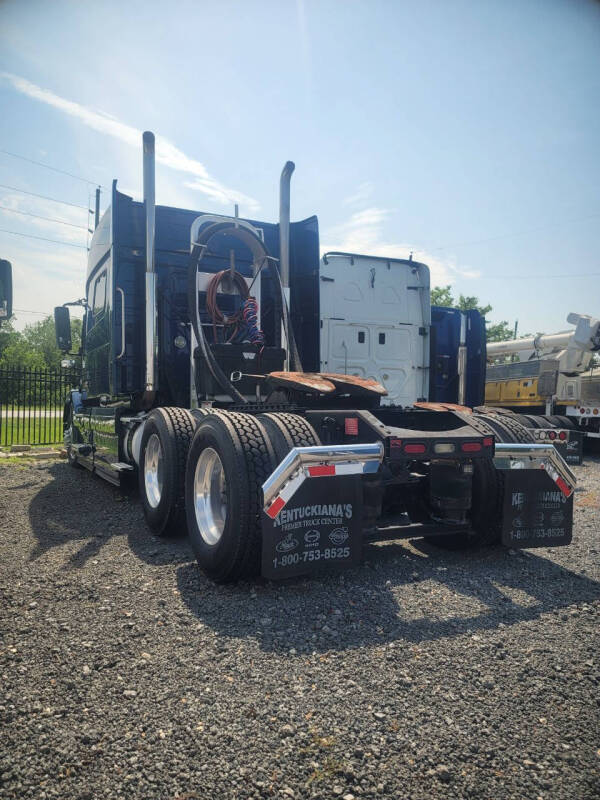 2016 Volvo VNL730