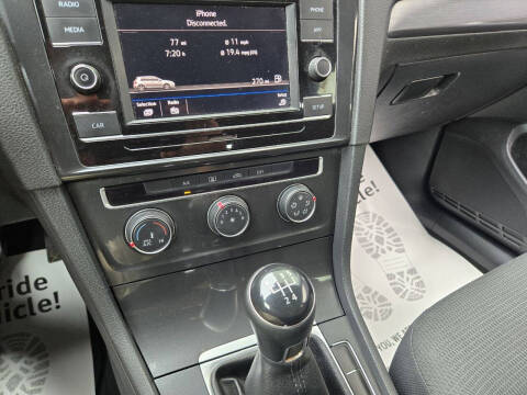 2018 Volkswagen Golf TSI S