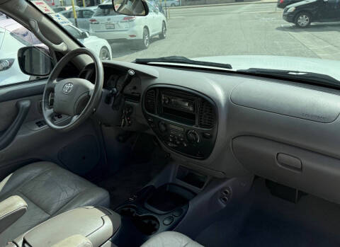 2004 Toyota Sequoia SR5