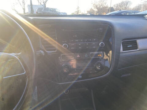 2016 Mitsubishi Outlander ES