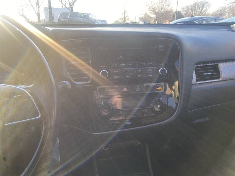 2016 Mitsubishi Outlander ES