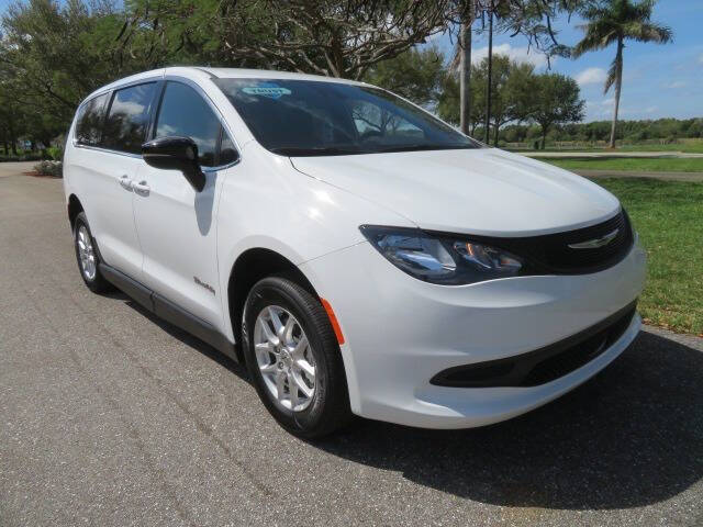 2025 Chrysler Voyager LX