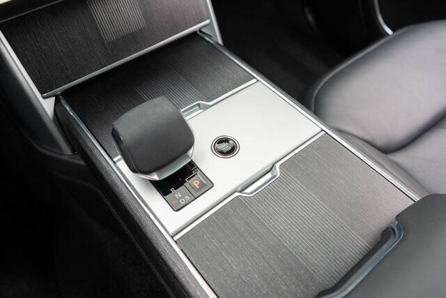 2025 Land Rover Range Rover 26