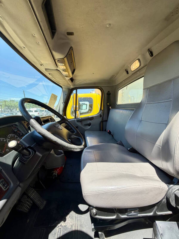 2019 Freightliner M2 106