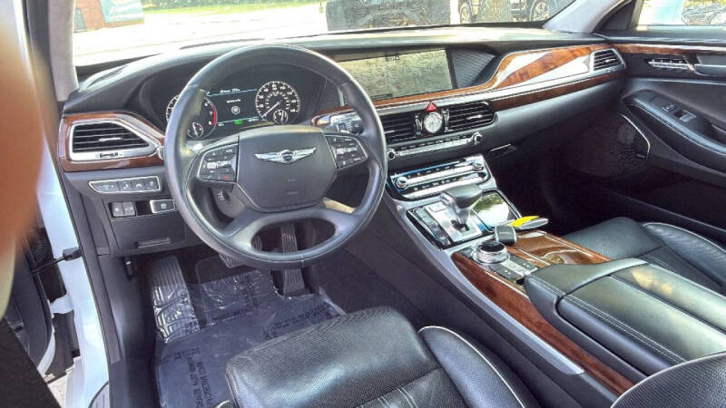 2017 Genesis G90
