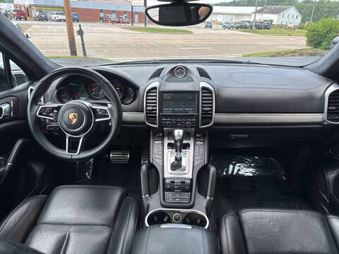 2016 Porsche Cayenne GTS