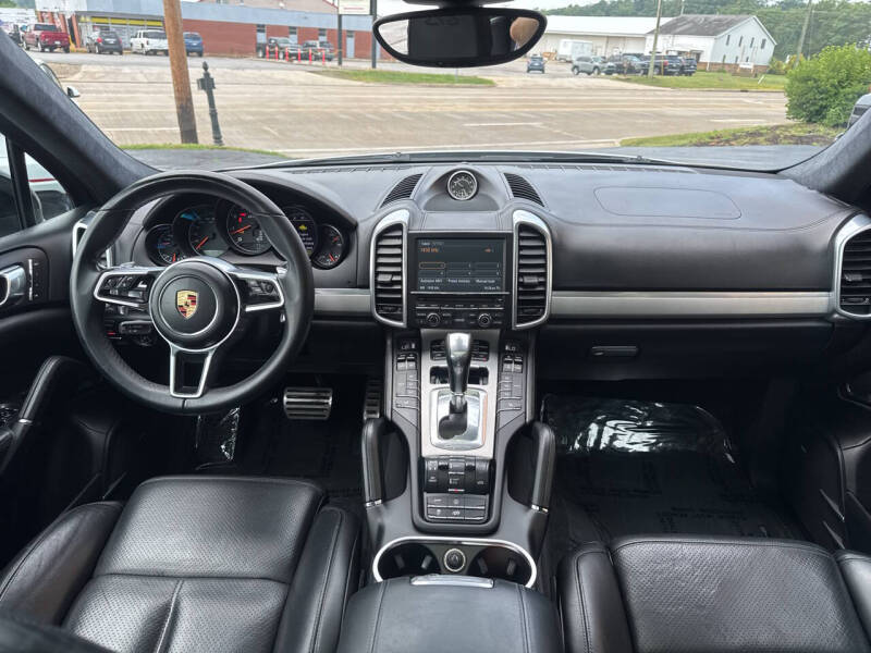 2016 Porsche Cayenne GTS