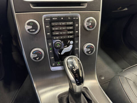 2016 Volvo V60 Cross Country T5