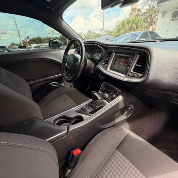 2017 Dodge Challenger SXT