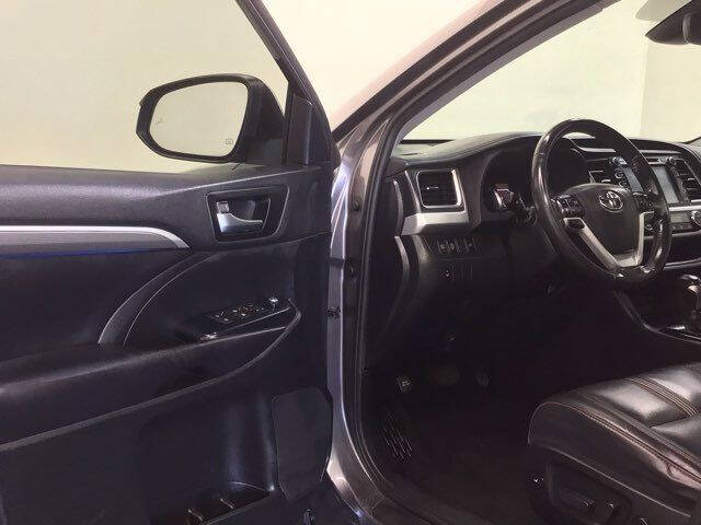 2019 Toyota Highlander SE