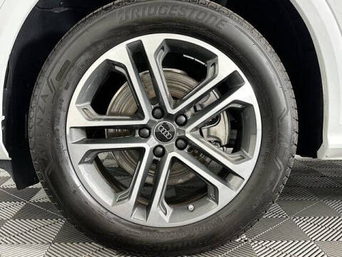 2025 Audi Q5 quattro Premium TFSI