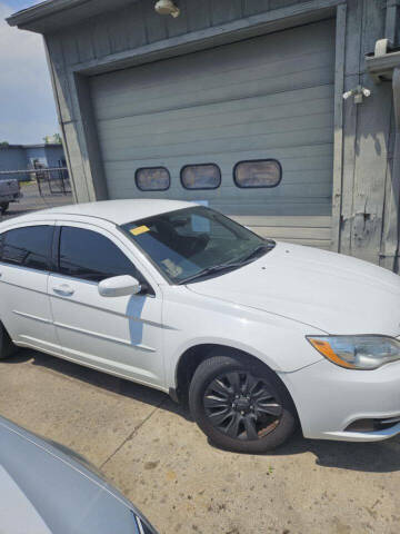 2011 Chrysler 200 LX