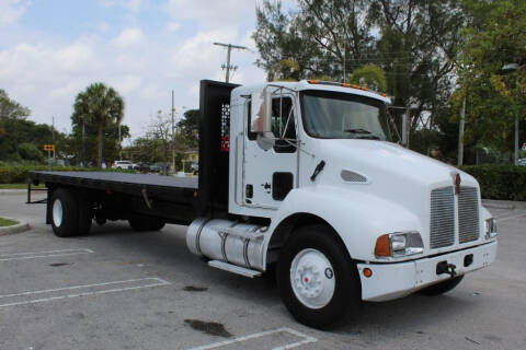 2004 Kenworth T300