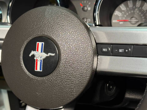 2005 Ford Mustang GT Deluxe