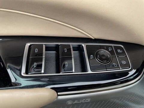 2024 Cadillac LYRIQ Luxury 3