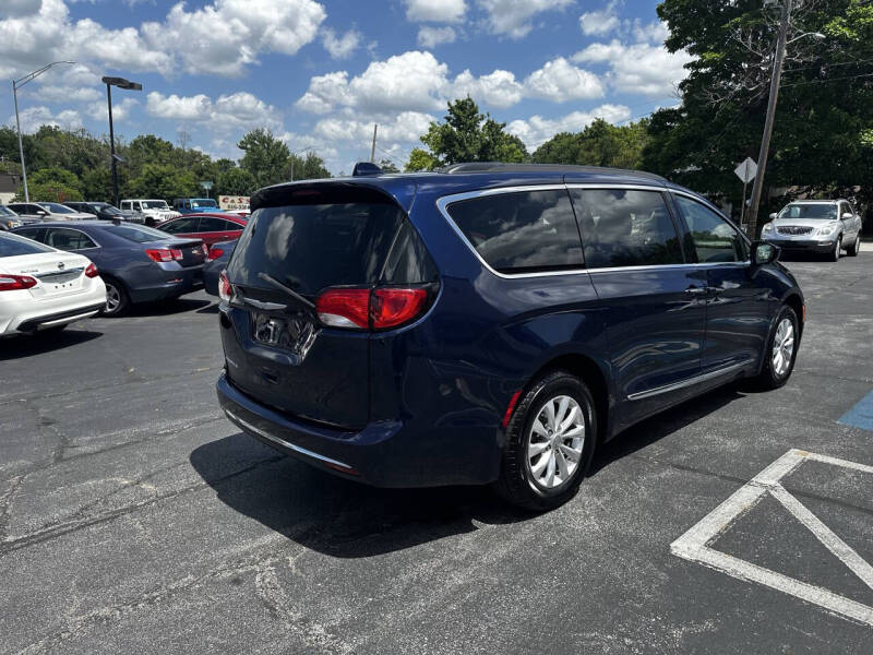 2017 Chrysler Pacifica Touring-L