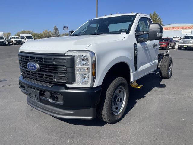 2026 Ford F-350 Super Duty Chassis Cab XL's photo