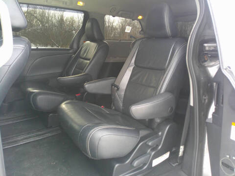 2018 Toyota Sienna SE 8-Passenger