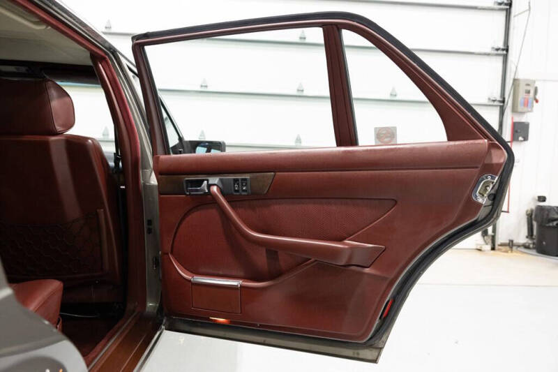 1988 Mercedes-Benz 560-Class 560 SEL